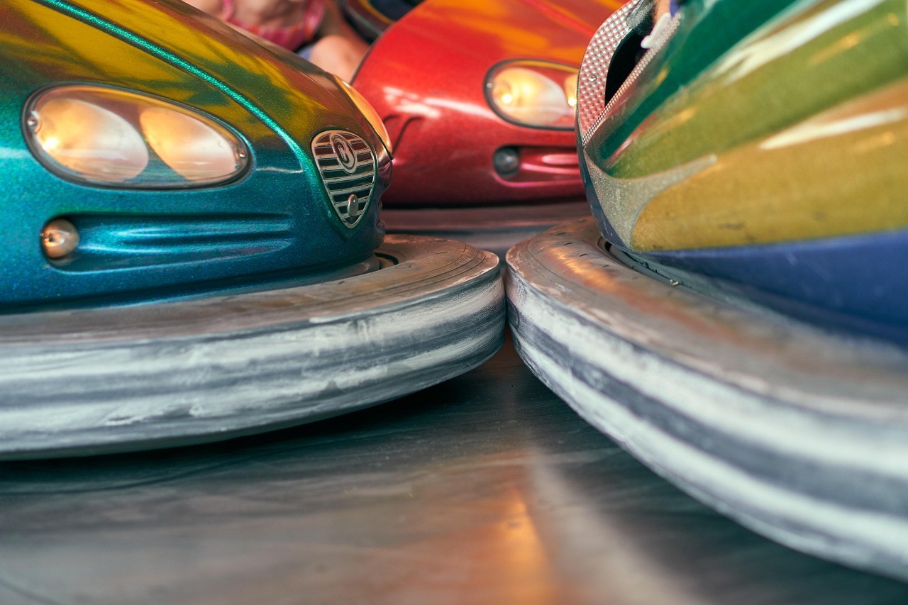 distelapparath-bumper-cars-4390958_1280© Markus_Distelrath_Pixabay