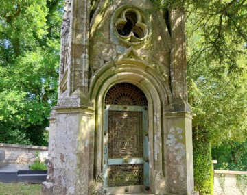 Six pieds sous terre