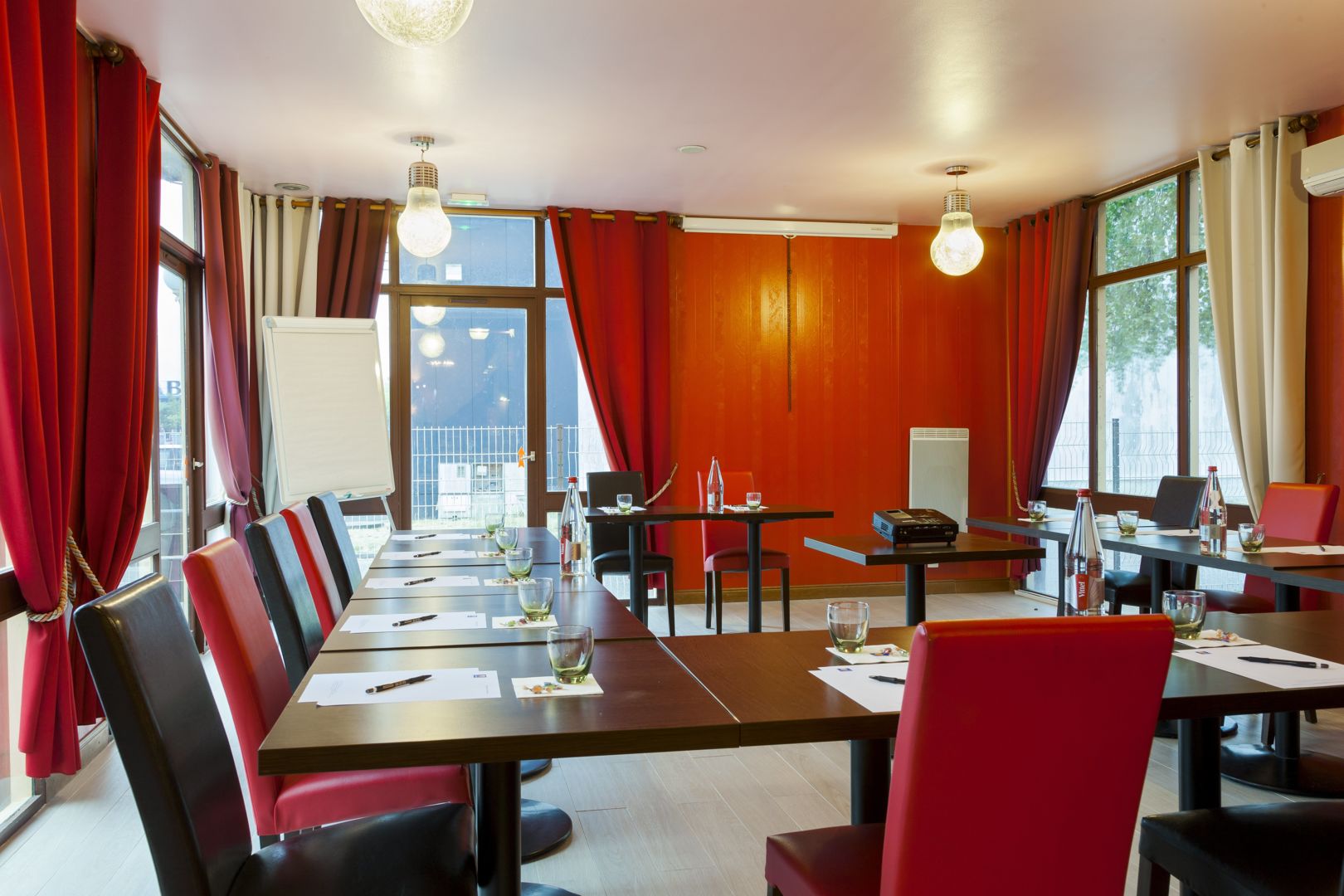 FH Confort Hôtel Orléans