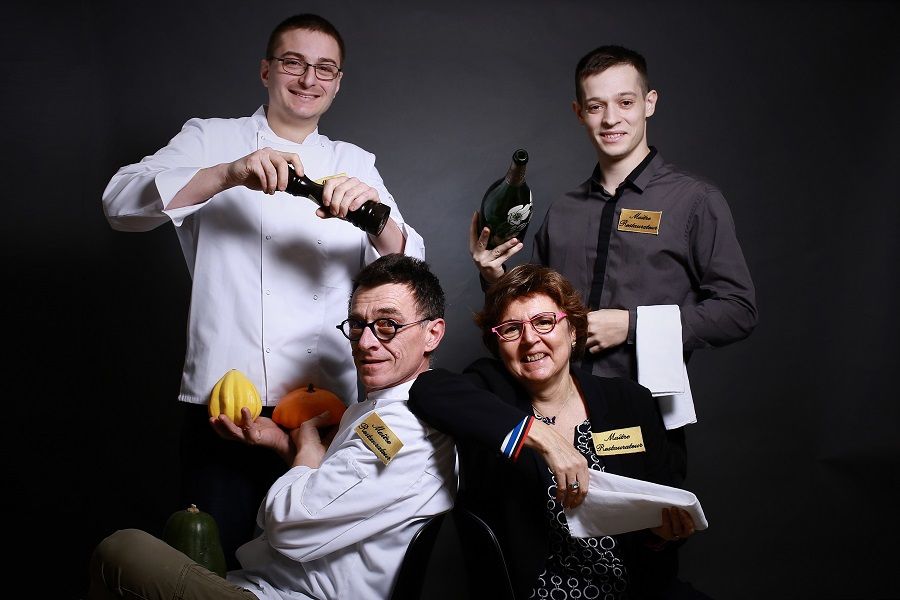 Le Cabinet Vert Maitres Restaurateurs Equipe--3