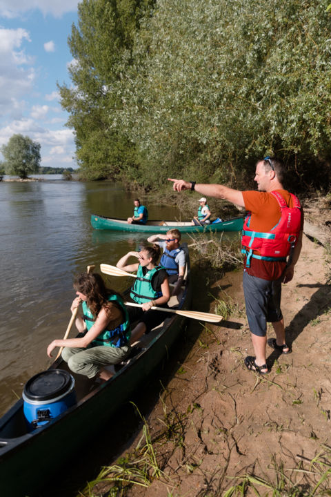 Le guide donne des indications sur la navigation à venir