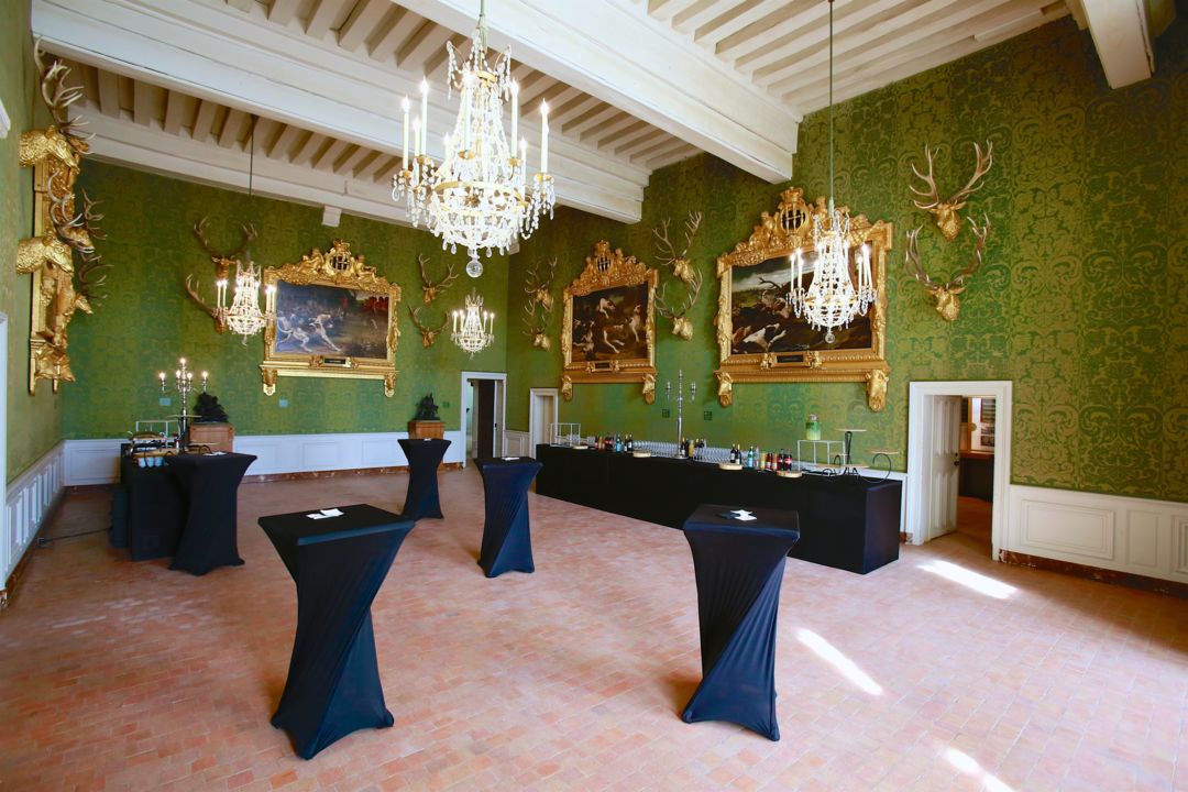 Cocktail dans la salle des Chasses
