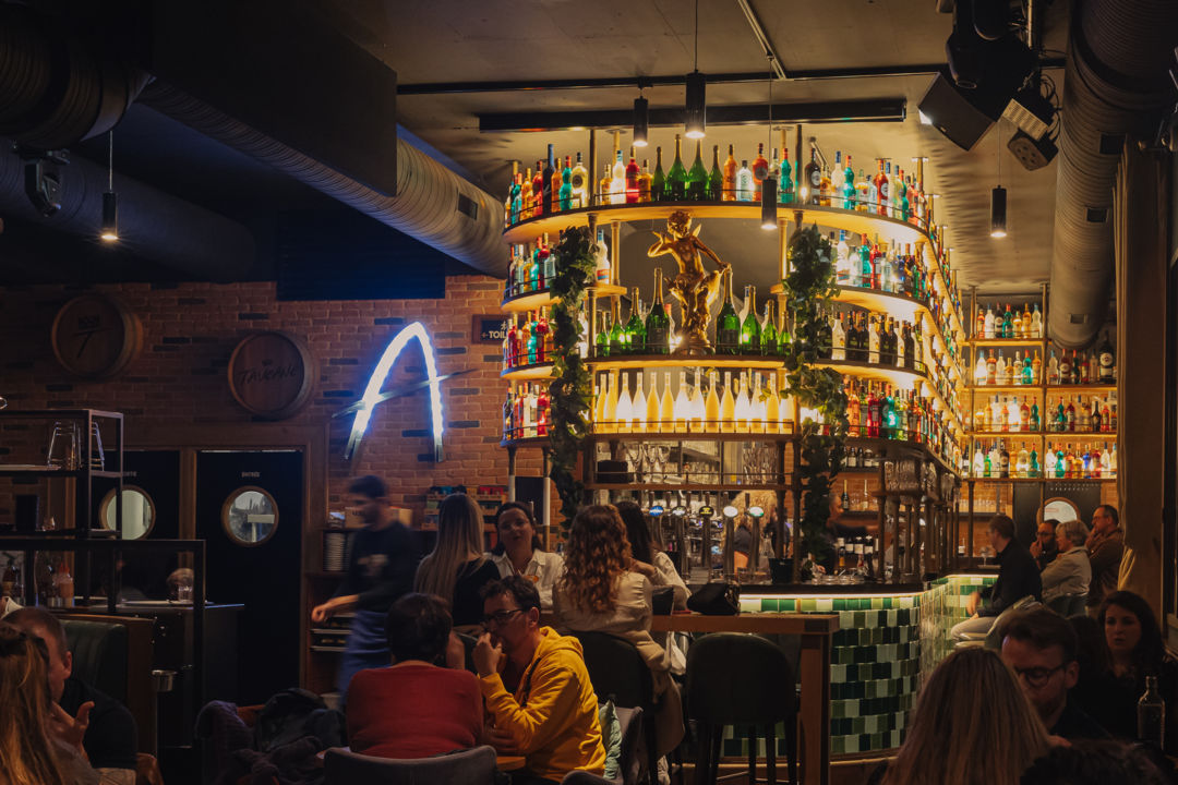 TAVERNE