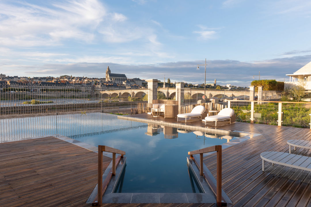 outdoor swimming pool