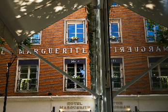 Façade de l'hotel Marguerite - Orléans