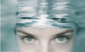 La tête sous l'eau