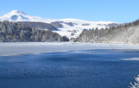 Découverte du lac Pavin, randonnée accompagnée avec transport en mini-bus_Super-Besse