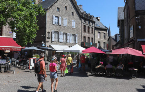Flâner au marché de Besse le lundi