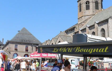 Flâner au marché de Besse le lundi