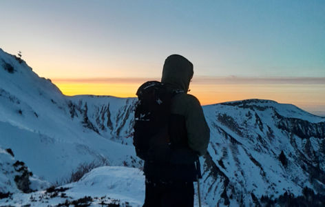 Lumières du soir sur les sommets, randonnée accompagnée hivernale_Mont-Dore