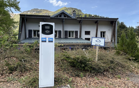 Bornes de recharge pour véhicule électrique au Gîte Hôtel le P'tit Cham_Mont-Dore