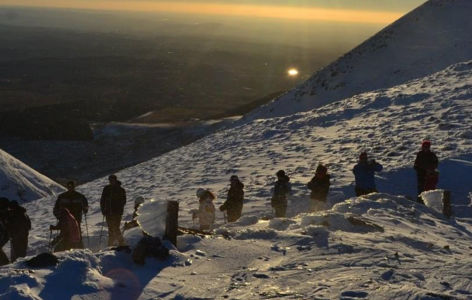 Lumières du soir sur les sommets, randonnée accompagnée hivernale_Mont-Dore