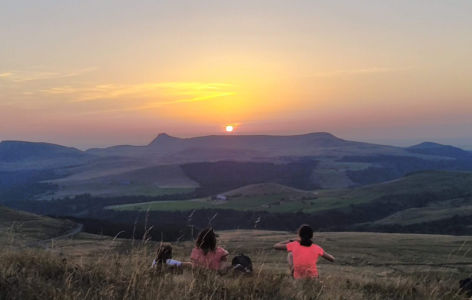 Pique-nique au coucher de soleil, randonnée accompagnée_Murol