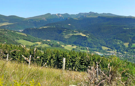 Les volcans sur un plateau, randonnée accompagnée_Super-Besse