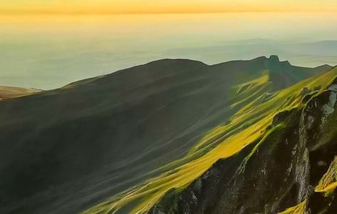 Lumières du soir sur les sommets, randonnée accompagnée_Mont-Dore