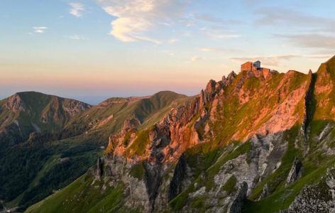 Lumières du soir sur les sommets, randonnée accompagnée_Mont-Dore