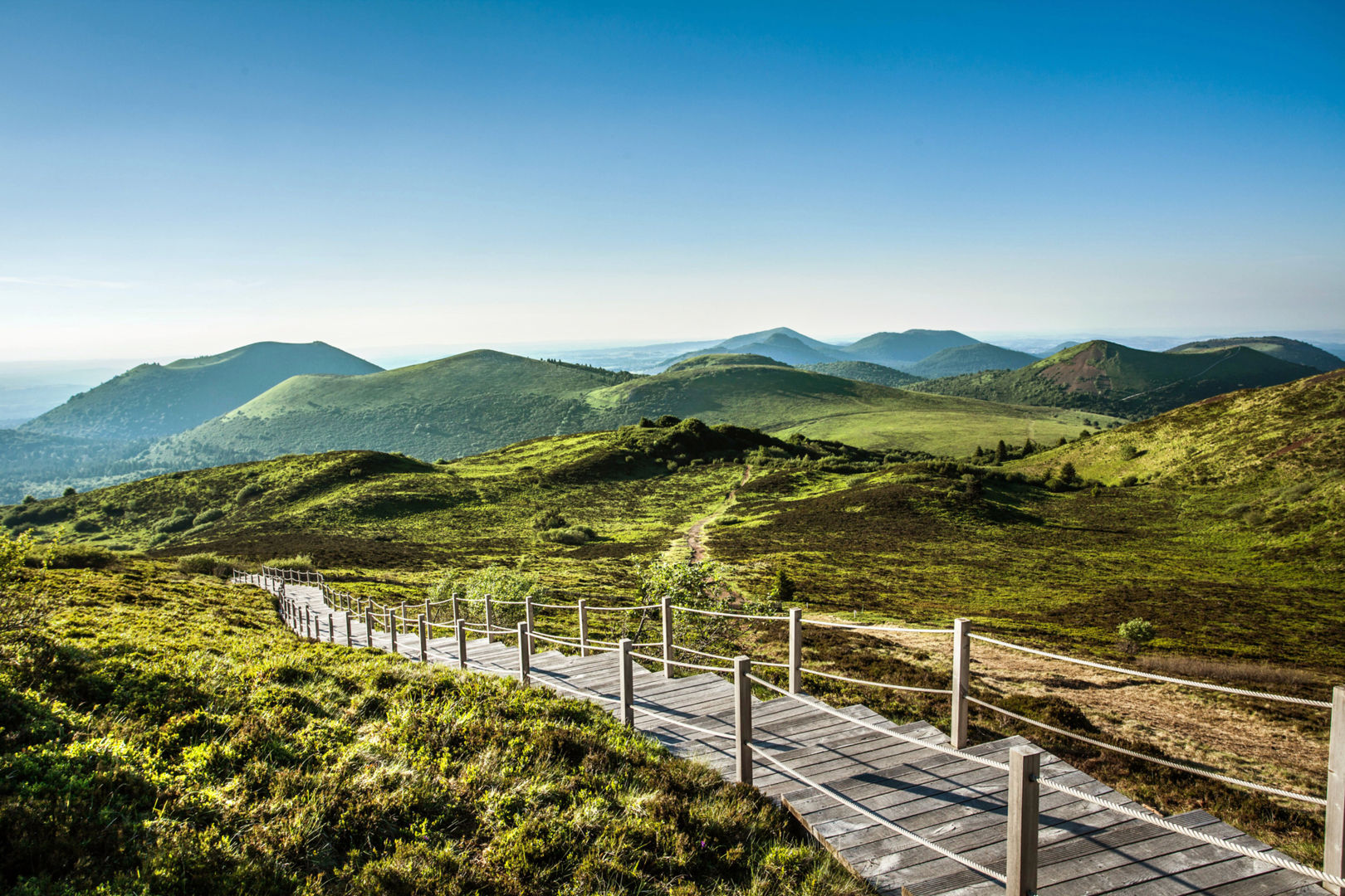 Chaîne Des Volcans D'Auvergne : La Chaîne Des Puys Et La Faille De La ...