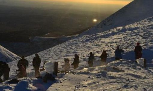 Lumières du soir sur les sommets, randonnée accompagnée hivernale