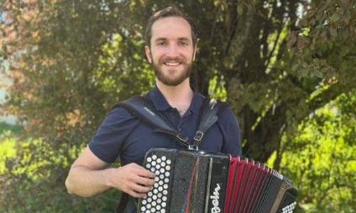 Aperitif to the sound of the accordion