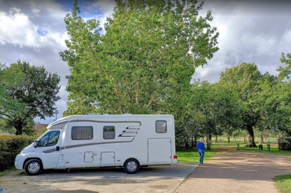 aire-de-service-camping-cars-jouy-le-potier-(c) Jan Koops