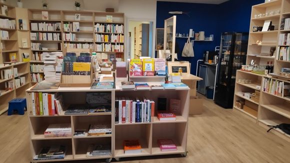 librairie-salon-de-the-la-ferte-saint-aubin-la-tasse-d-encre-interieur2