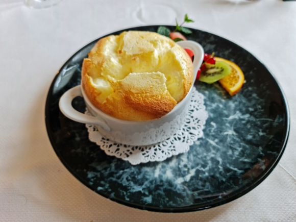 restaurant-menestreau-en-villette-auberge-du-cerf-dessert-souffle-au-grand-marnier