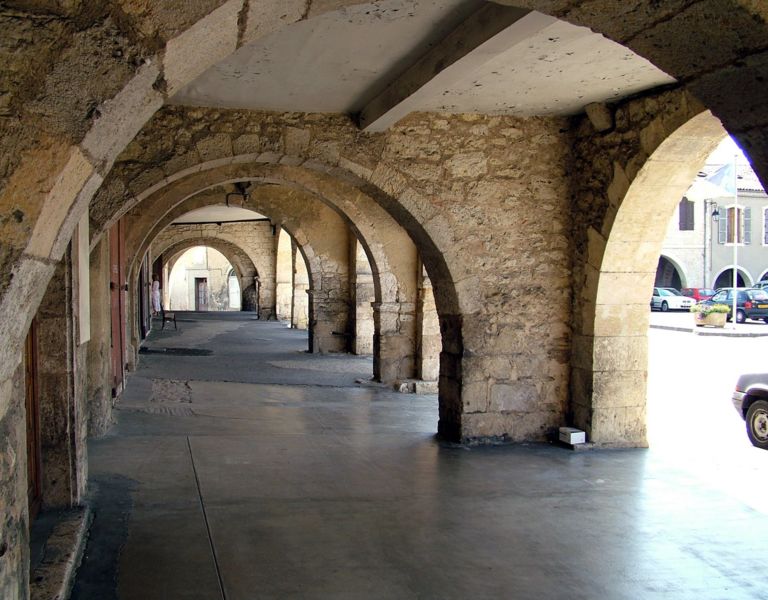 Mauvezin 32- les rues couvertes, 